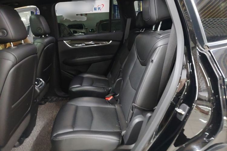 Used Cadillac XT6 2021 2.0T Six-Seater Four-Wheel-Drive Prestige Version Left Rear Seat