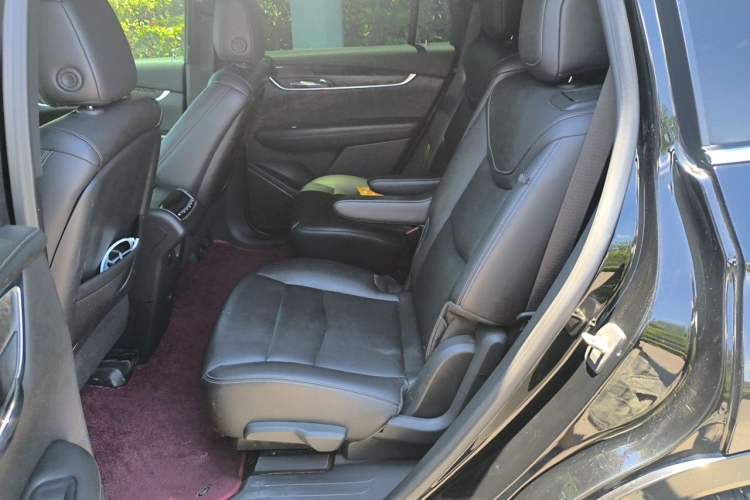 Used Cadillac XT6 2021 2.0T Six-Seater Four-Wheel-Drive Luxury Version Left Rear Seat
