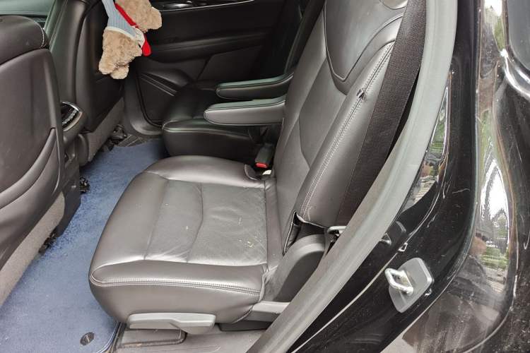 Used Cadillac XT6 2021 28T Six-Seater Four-Wheel-Drive Luxury Version Left Rear Seat