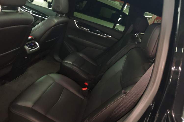 Used Cadillac XT6 2021 28T Six-Seater Four-Wheel-Drive Luxury Version Left Rear Seat