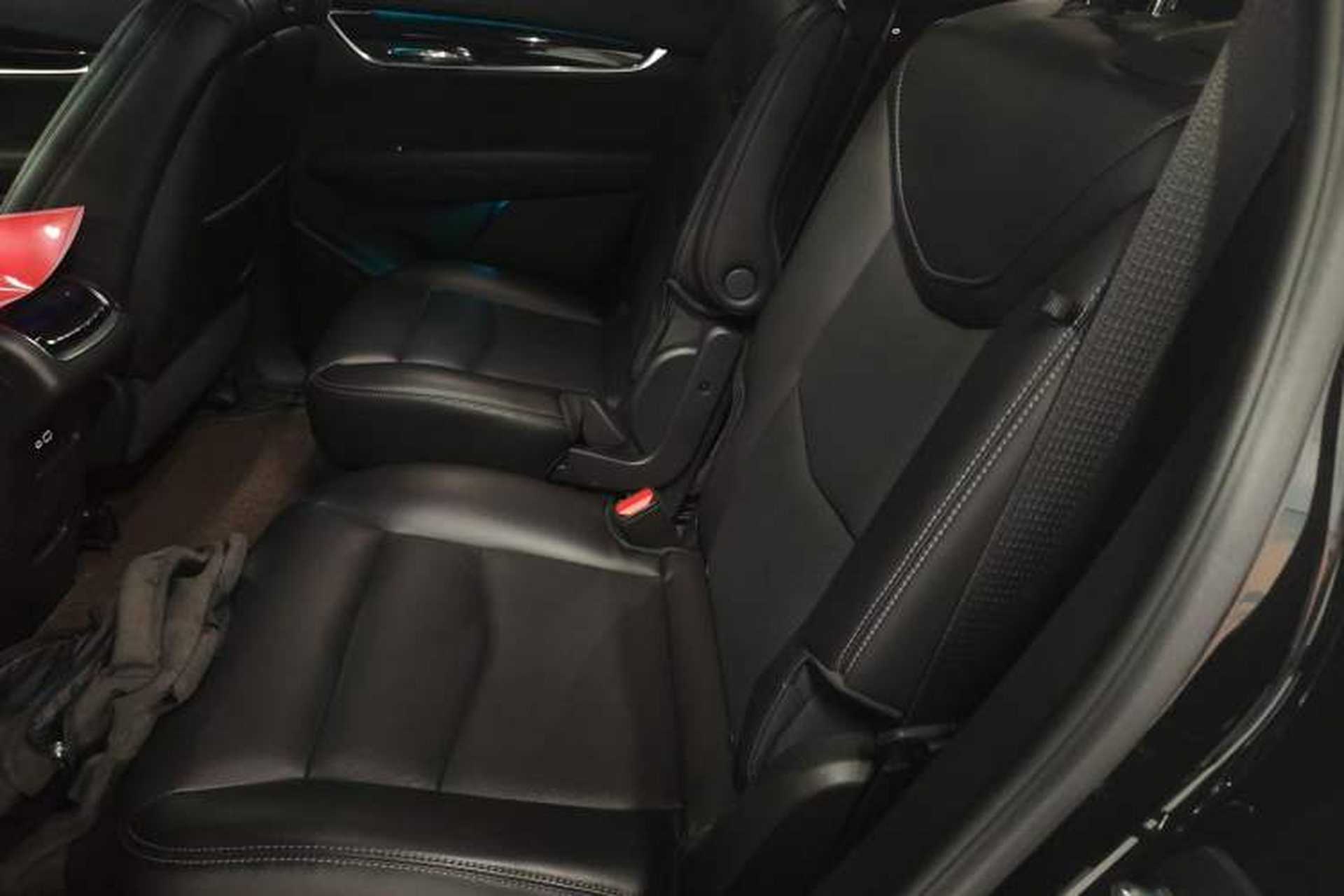 Used Cadillac XT6 2021 2.0T Six-Seater Four-Wheel-Drive Luxury Version Left Rear Seat