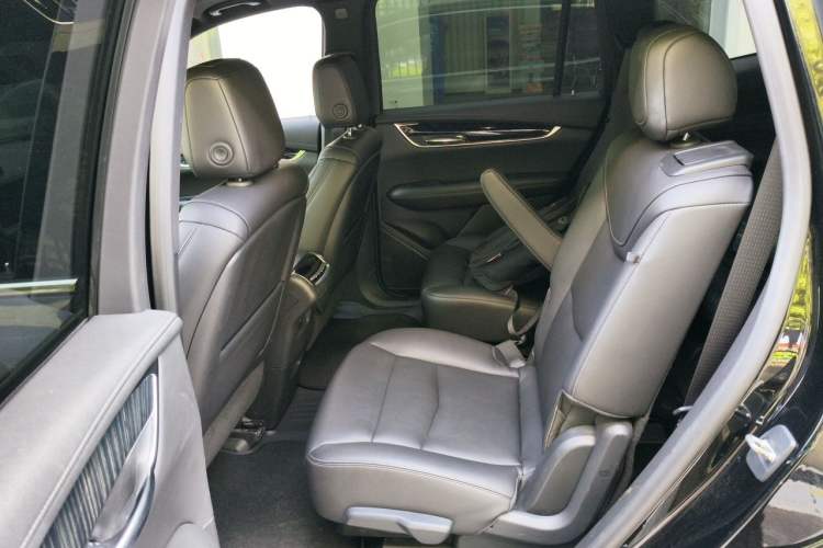 Used Cadillac XT6 2021 2.0T 6-Seater Two-Wheel Drive Luxury Version Left Rear Seat