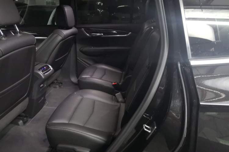 Used Cadillac XT6 2021 2.0T Six-Seater Four-Wheel-Drive Luxury Version Left Rear Seat