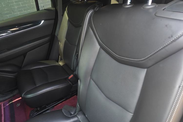 Used Cadillac XT6 2021 28T Six-Seater Four-Wheel-Drive Luxury Version Left Rear Seat