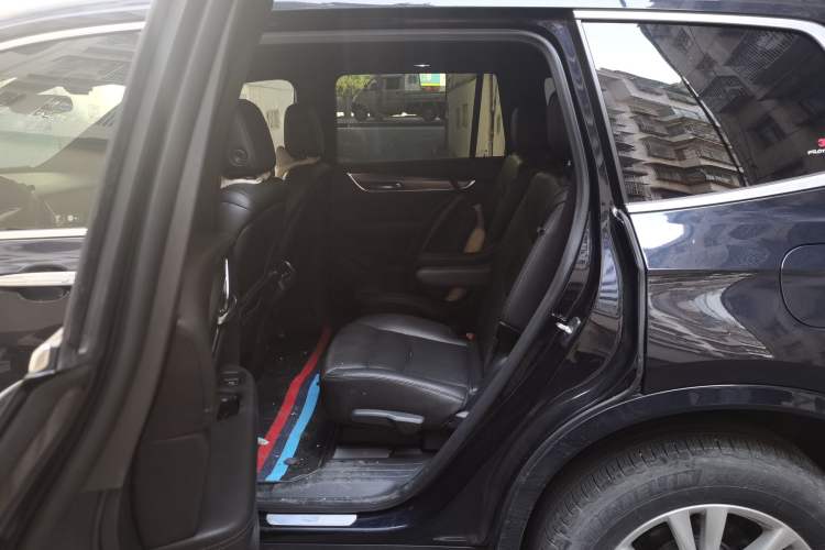 Used Cadillac XT6 2021 2.0T Six-Seater Four-Wheel-Drive Luxury Version Left Rear Seat