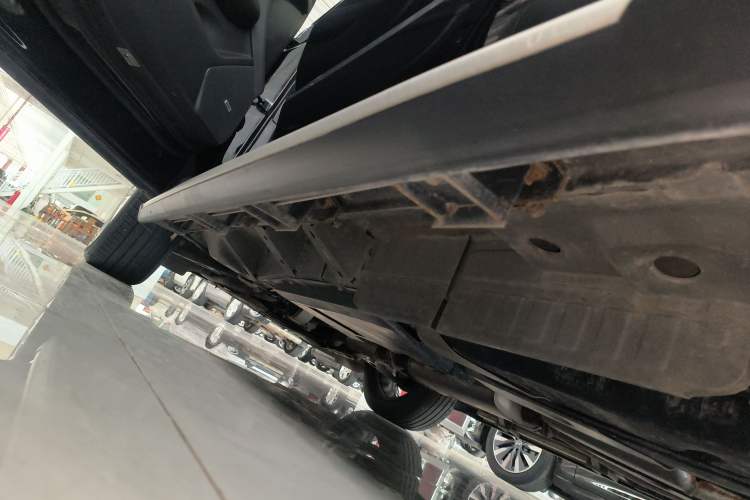 Used Cadillac XT6 2021 2.0T 7-Seater Four-Wheel Drive Luxury Version Left Side Sill