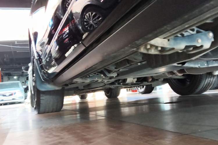 Used Cadillac XT6 2021 28T Six-Seater Four-Wheel-Drive Luxury Version Left Side Sill