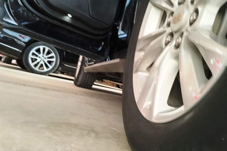 Used Cadillac XT6 2021 2.0T Six-Seater Four-Wheel-Drive Luxury Version Left Side Sill
