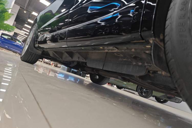 Used Cadillac XT6 2021 28T Six-Seater Luxury Sporty Enjoy-the-Comfort Safety Edition Left Side Sill