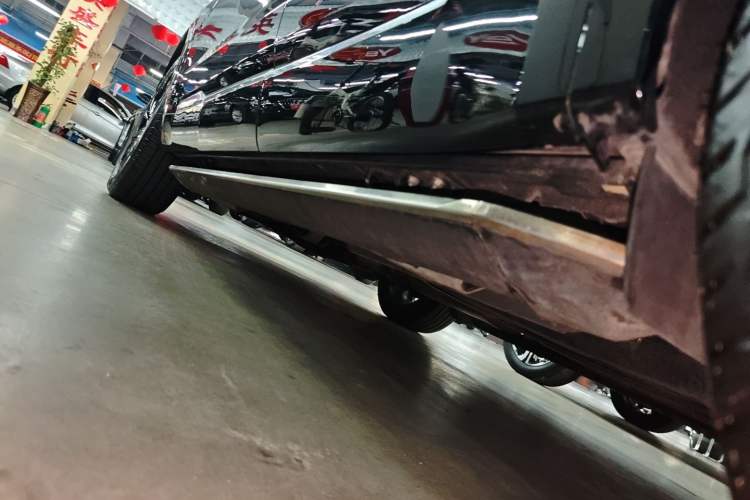 Used Cadillac XT6 2021 28T Six-Seater Four-Wheel-Drive Luxury Version Left Side Sill