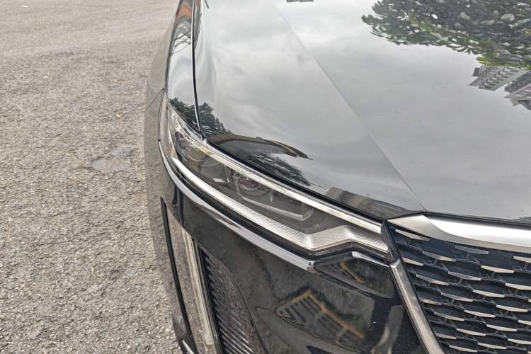 Used Cadillac XT6 2021 2.0T Six-Seater Four-Wheel-Drive Luxury Version Right Front Headlight
