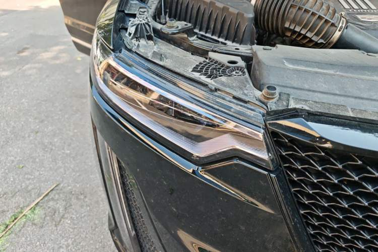 Used Cadillac XT6 2021 2.0T Six-Seater Four-Wheel-Drive Prestige Version Right Front Headlight