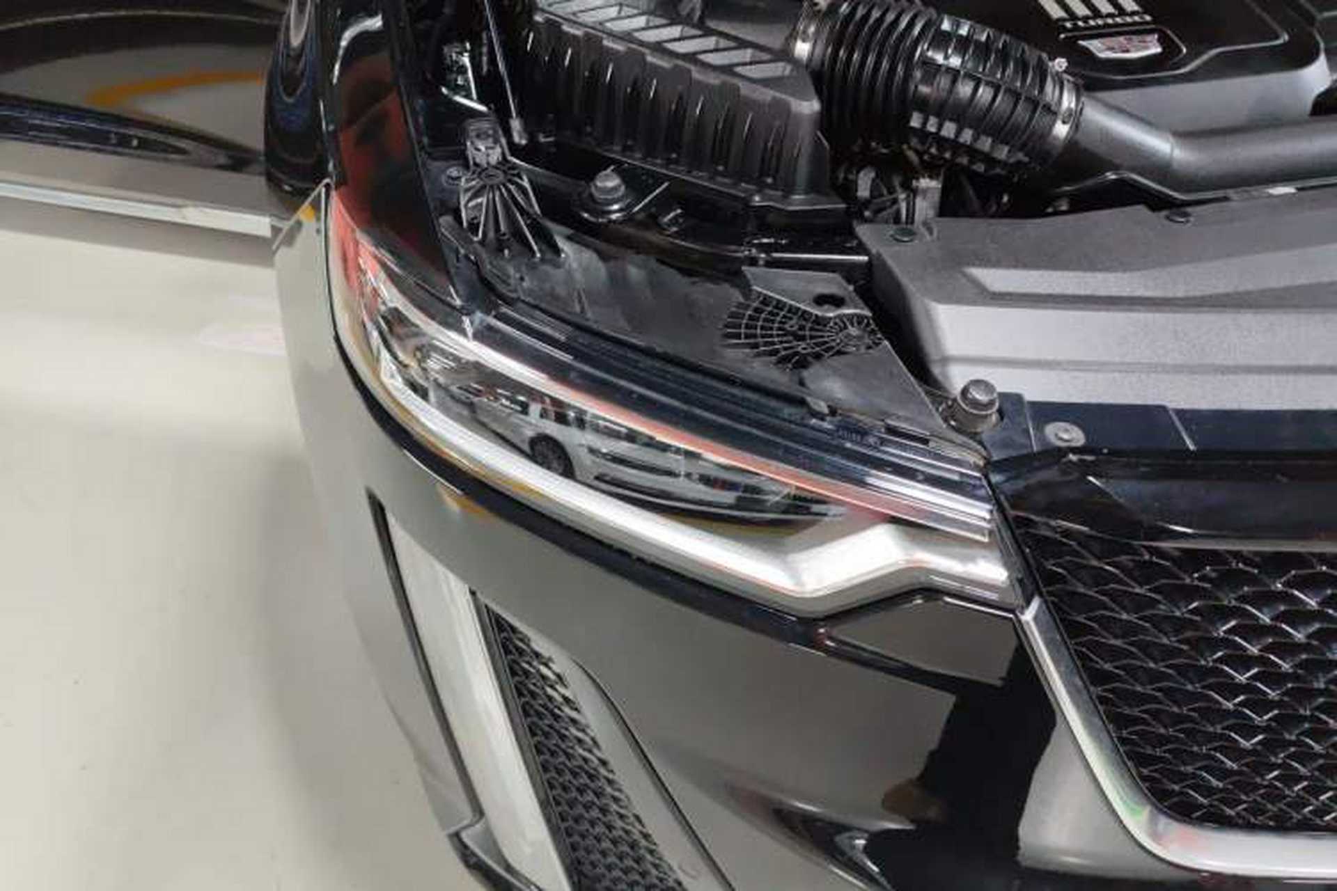 Used Cadillac XT6 2021 2.0T Six-Seater Four-Wheel-Drive Prestige Version Right Front Headlight