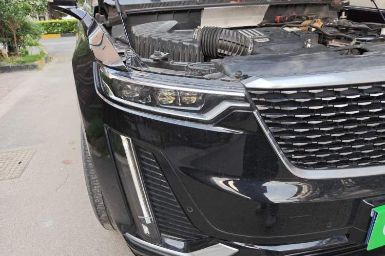 Used Cadillac XT6 2021 2.0T Six-Seater Four-Wheel-Drive Luxury Version Right Front Headlight