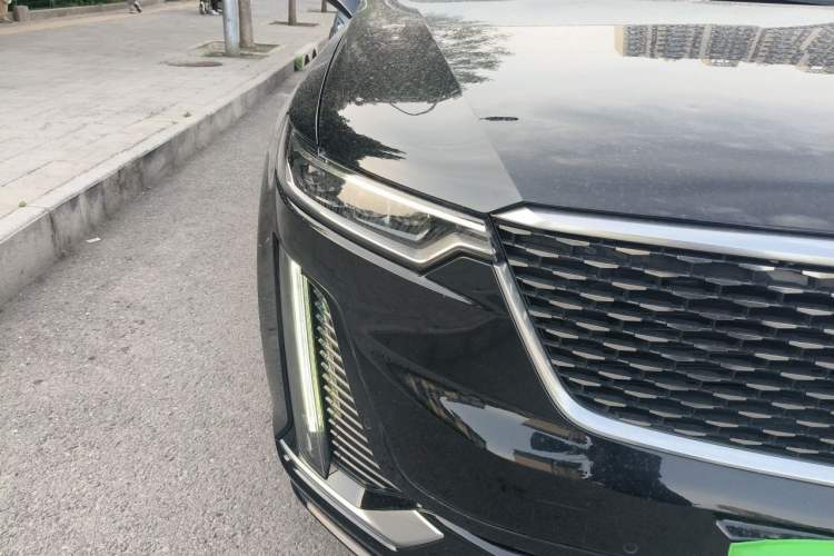 Used Cadillac XT6 2021 2.0T Six-Seater Four-Wheel-Drive Luxury Version Right Front Headlight