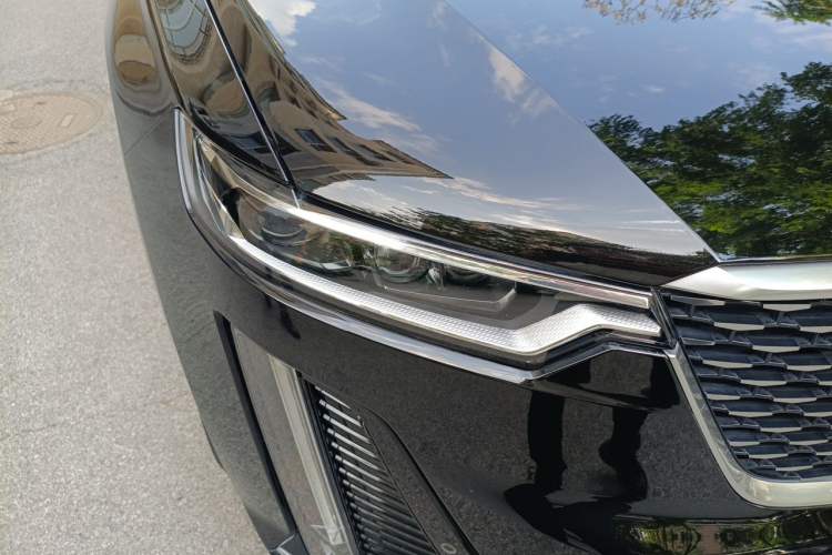 Used Cadillac XT6 2021 2.0T Six-Seater Four-Wheel-Drive Luxury Version Right Front Headlight