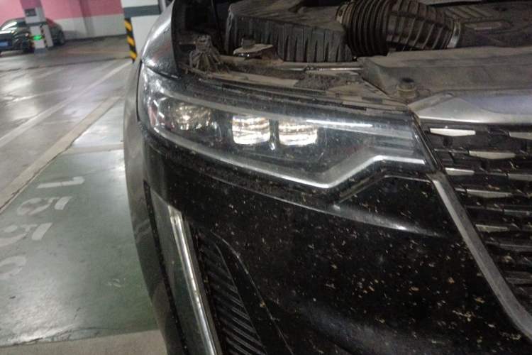 Used Cadillac XT6 2021 28T Six-Seater Four-Wheel-Drive Luxury Version Right Front Headlight