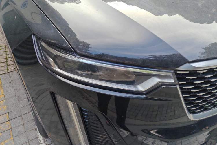 Used Cadillac XT6 2021 2.0T Six-Seater Four-Wheel-Drive Luxury Version Right Front Headlight