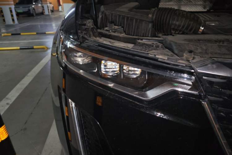 Used Cadillac XT6 2021 2.0T 6-Seater Two-Wheel Drive Luxury Version Right Front Headlight