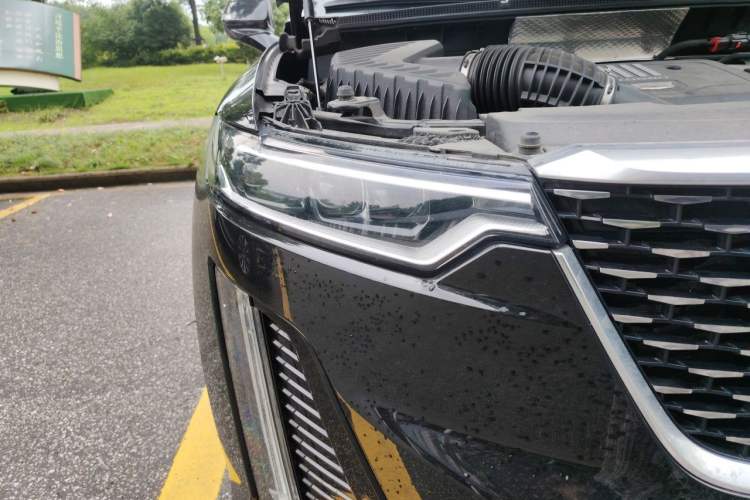 Used Cadillac XT6 2021 2.0T Six-Seater Four-Wheel-Drive Prestige Version Right Front Headlight