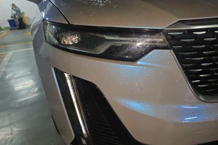 Used Cadillac XT6 2021 2.0T Six-Seater Four-Wheel-Drive Luxury Version Right Front Headlight