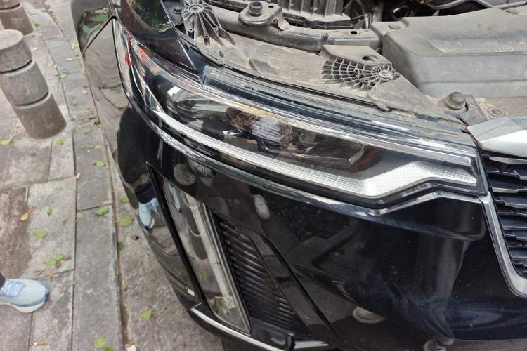 Used Cadillac XT6 2021 28T Six-Seater Four-Wheel-Drive Luxury Version Right Front Headlight