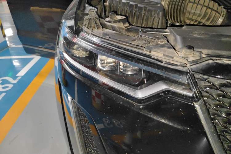 Used Cadillac XT6 2021 Revised Version 2.0T 6-Seater Four-Wheel Drive Premium Edition Right Front Headlight