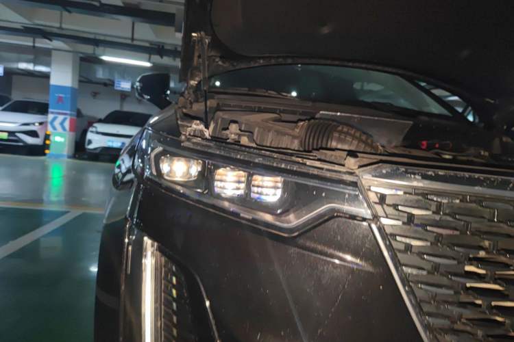 Used Cadillac XT6 2021 28T Six-Seater Four-Wheel-Drive Luxury Version Right Front Headlight