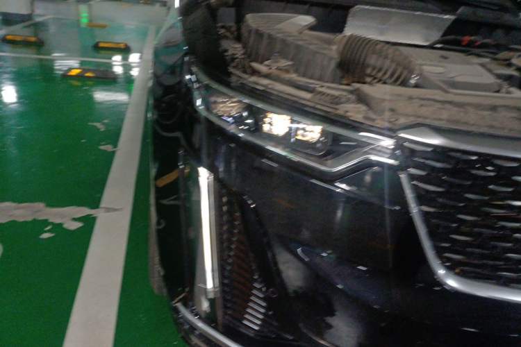 Used Cadillac XT6 2021 2.0T Six-Seater Four-Wheel-Drive Luxury Version Right Front Headlight