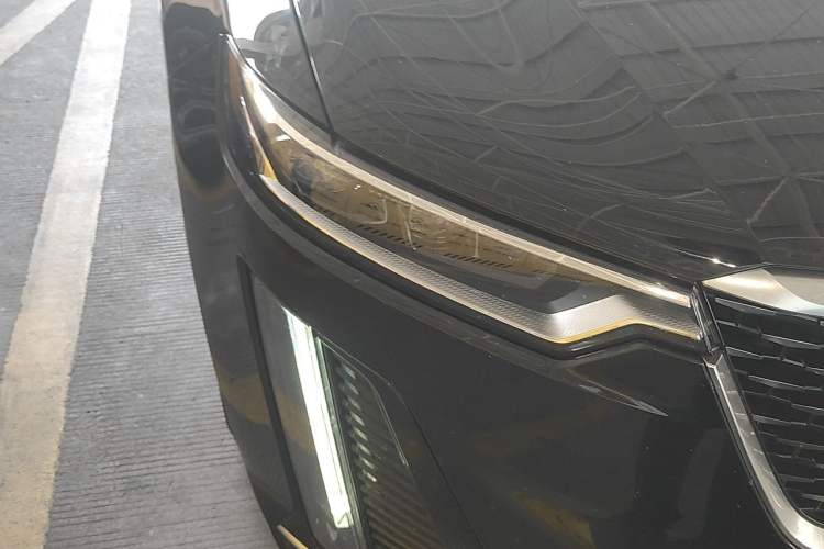 Used Cadillac XT6 2021 28T Six-Seater Four-Wheel-Drive Luxury Version Right Front Headlight