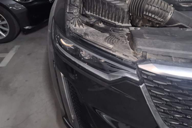 Used Cadillac XT6 2021 2.0T Six-Seater Four-Wheel-Drive Luxury Version Right Front Headlight