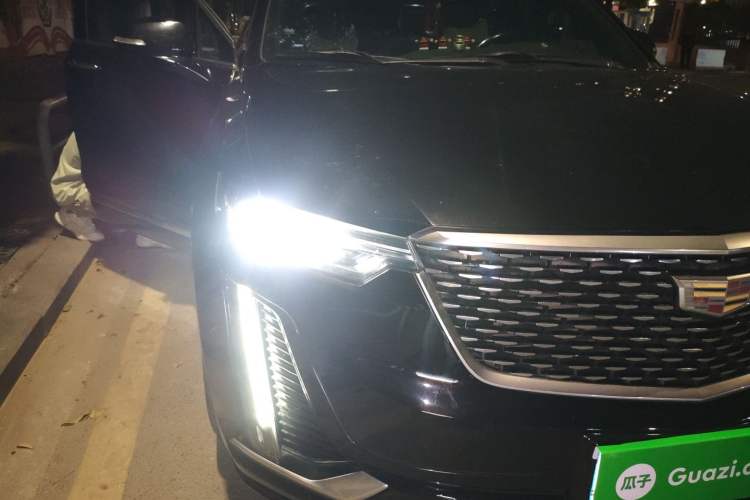 Used Cadillac XT6 2021 2.0T Seven-Seater Four-Wheel Drive Luxury Version Right Front Headlight