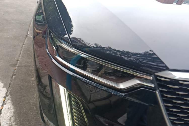 Used Cadillac XT6 2021 2.0T 7-Seater Two-Wheel-Drive Luxury Version Right Front Headlight