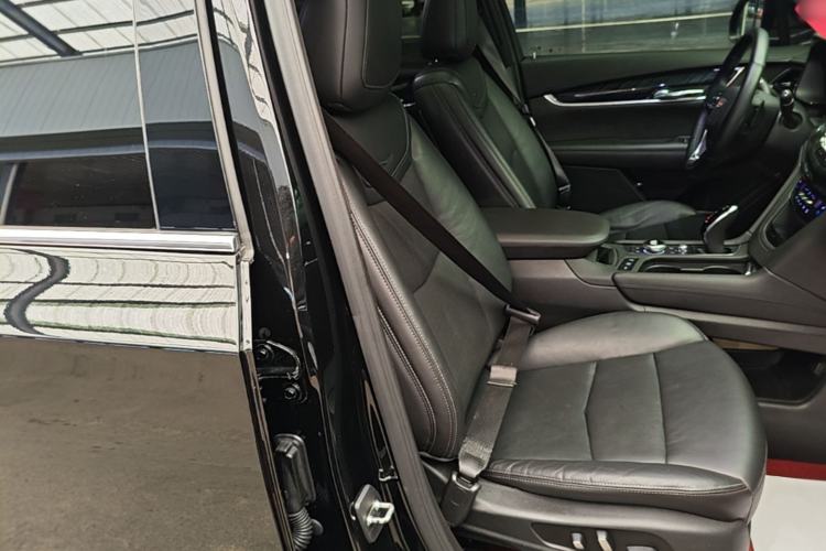Used Cadillac XT6 2021 2.0T 7-Seater Four-Wheel Drive Luxury Version Right Front Seat