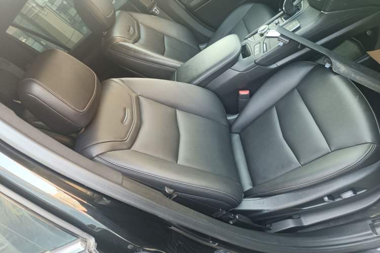 Used Cadillac XT6 2021 28T Six-Seater Fashion Edition Right Front Seat