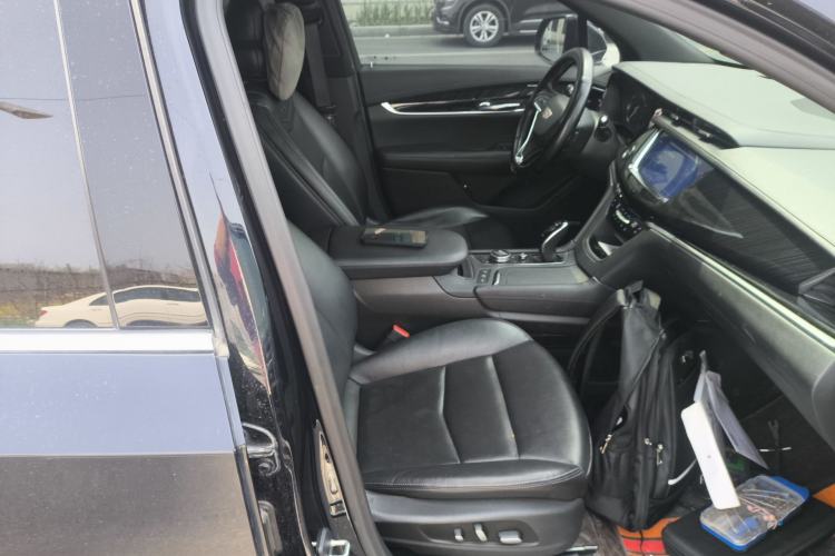 Used Cadillac XT6 2021 28T Six-Seater Four-Wheel-Drive Luxury Version Right Front Seat