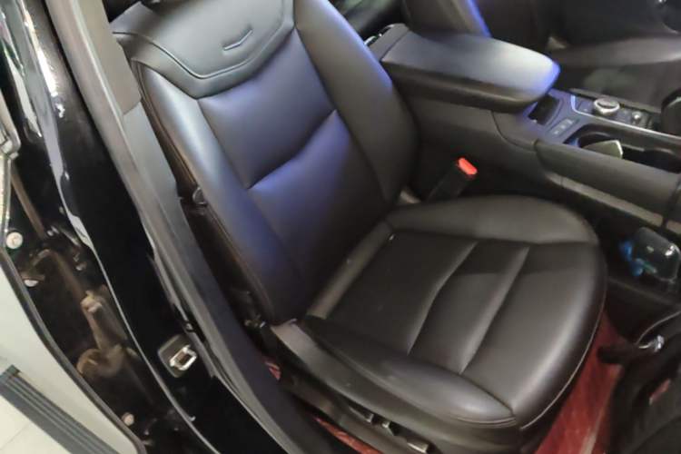 Used Cadillac XT6 2021 2.0T 6-Seater Two-Wheel Drive Luxury Version Right Front Seat