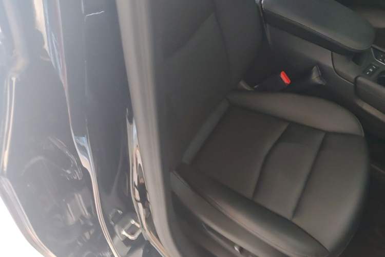 Used Cadillac XT6 2021 28T Six-Seater Fashion Edition Right Front Seat