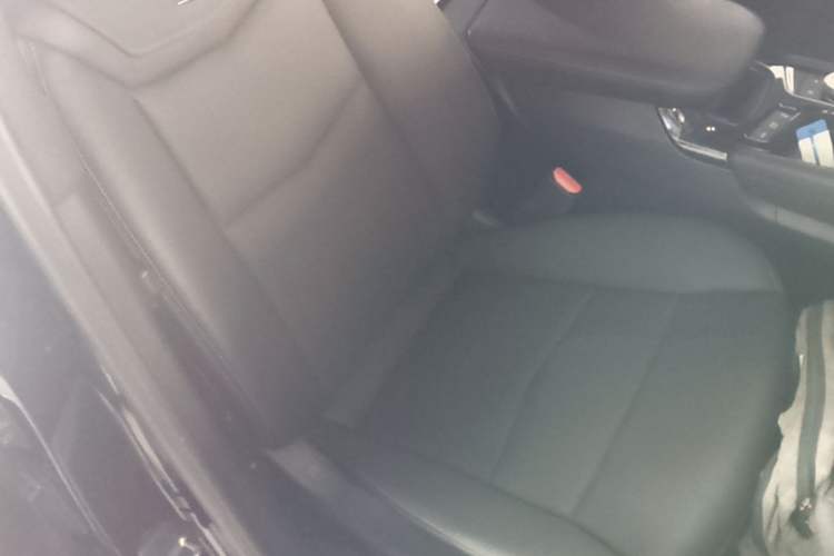 Used Cadillac XT6 2021 28T Six-Seater Four-Wheel-Drive Luxury Version Right Front Seat