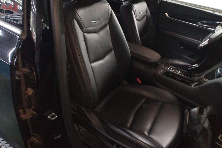 Used Cadillac XT6 2021 28T Six-Seater Luxury Version Right Front Seat