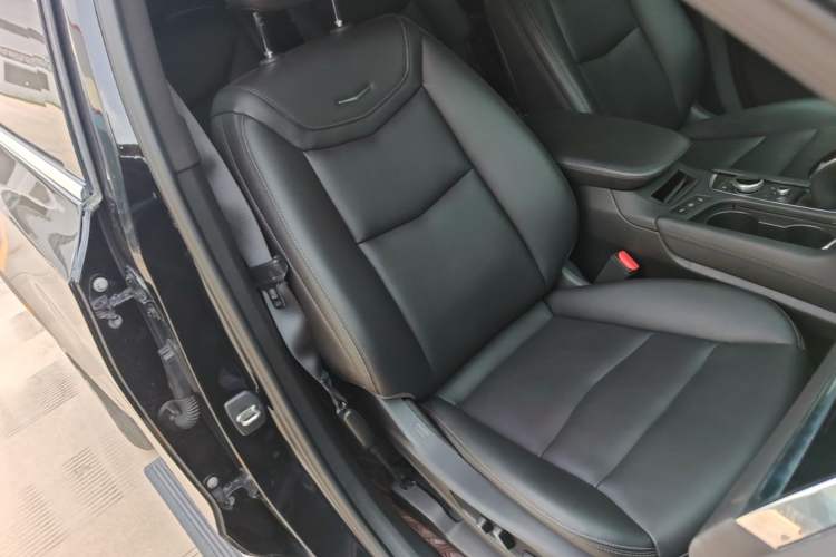 Used Cadillac XT6 2021 2.0T 6-Seater Two-Wheel Drive Luxury Version Right Front Seat
