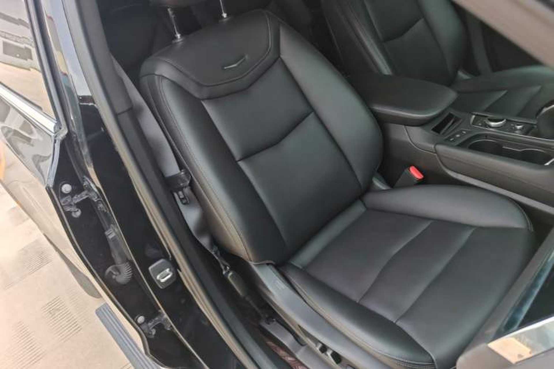 Used Cadillac XT6 2021 2.0T 6-Seater Two-Wheel Drive Luxury Version Right Front Seat