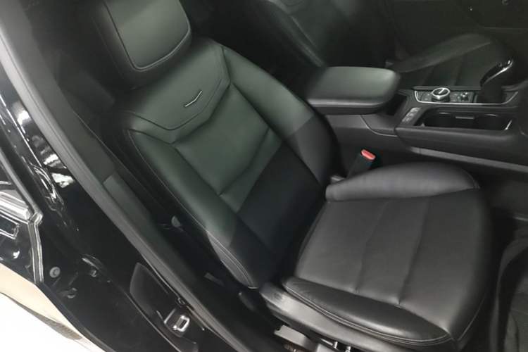 Used Cadillac XT6 2021 2.0T Six-Seater Four-Wheel-Drive Luxury Version Right Front Seat