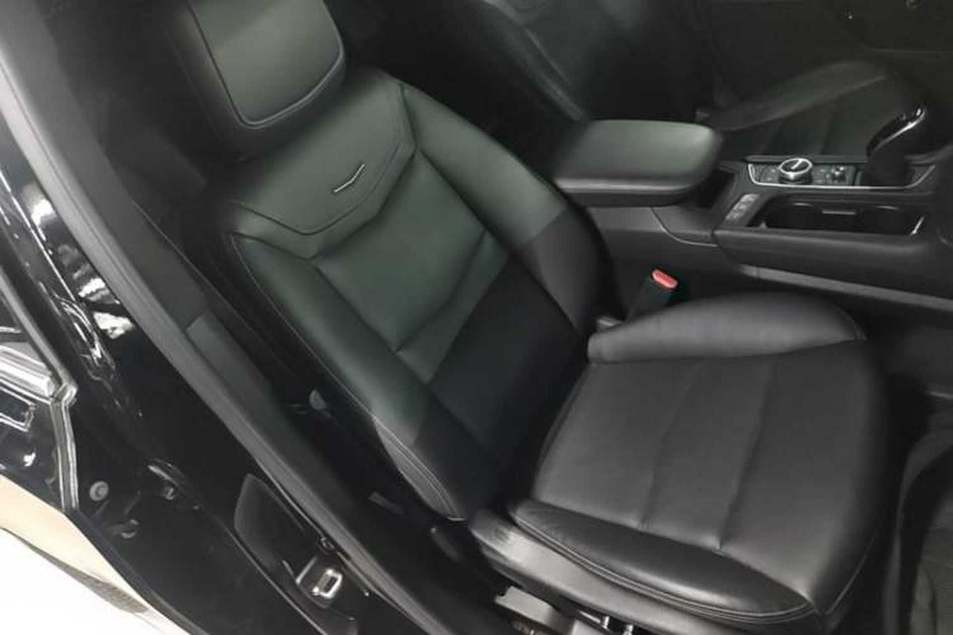 Used Cadillac XT6 2021 2.0T Six-Seater Four-Wheel-Drive Luxury Version Right Front Seat