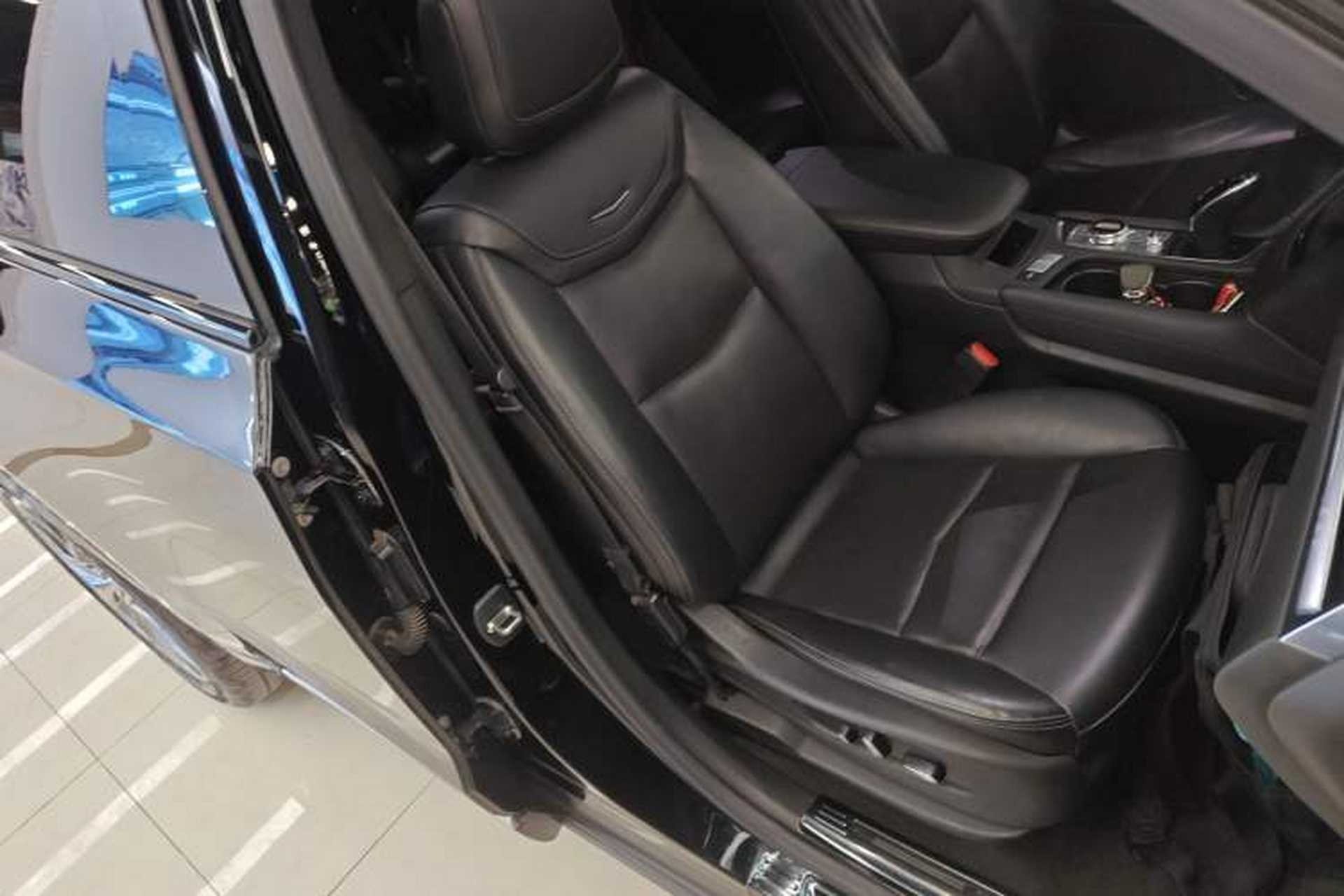 Used Cadillac XT6 2021 28T Six-Seater Luxury Sporty Enjoy-the-Comfort Safety Edition Right Front Seat