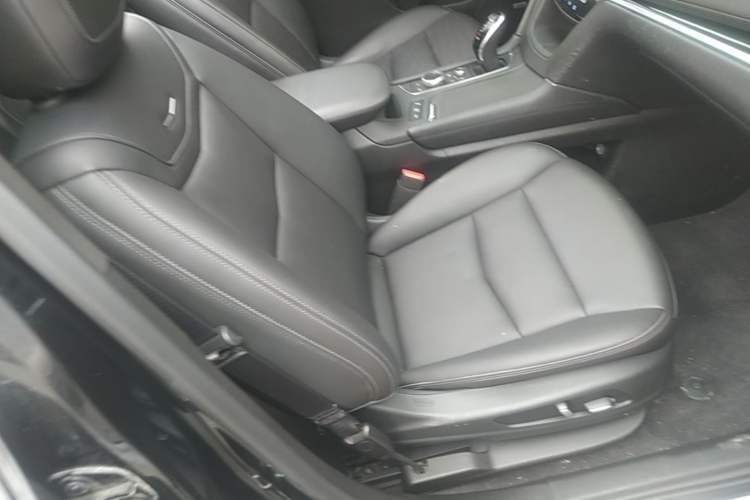 Used Cadillac XT6 2021 28T Six-Seater Fashion Edition Right Front Seat