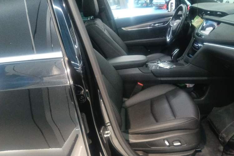 Used Cadillac XT6 2021 28T Seven-Seater Fashion Edition Right Front Seat