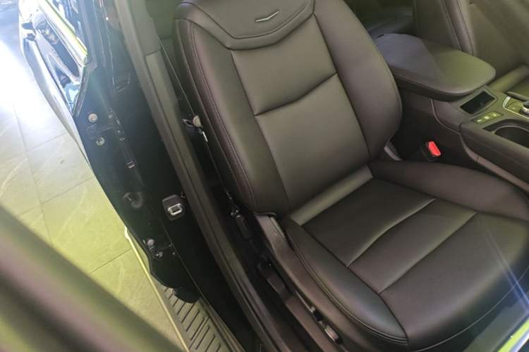 Used Cadillac XT6 2021 28T Six-Seater Fashion Edition Right Front Seat