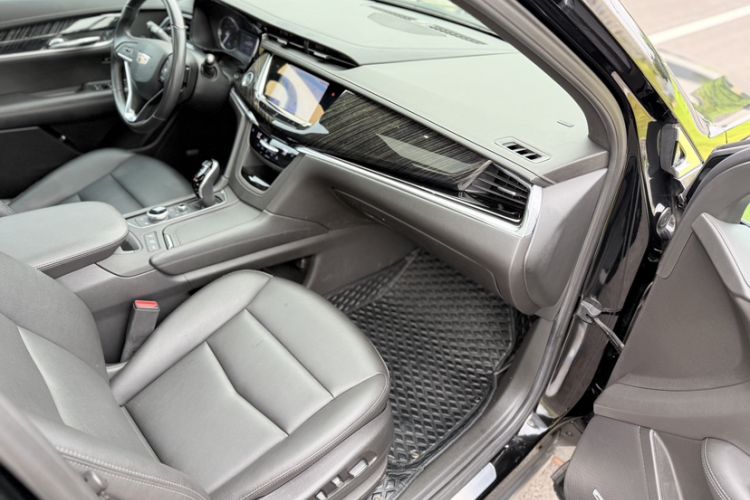 Used Cadillac XT6 2021 2.0T 7-Seater Two-Wheel-Drive Luxury Version Right Front Seat