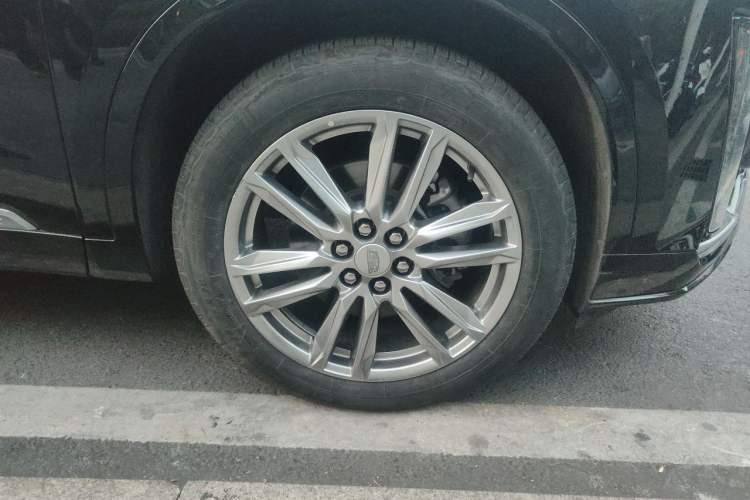 Used Cadillac XT6 2021 2.0T 7-Seater Four-Wheel Drive Luxury Version Right Front Wheel Hub